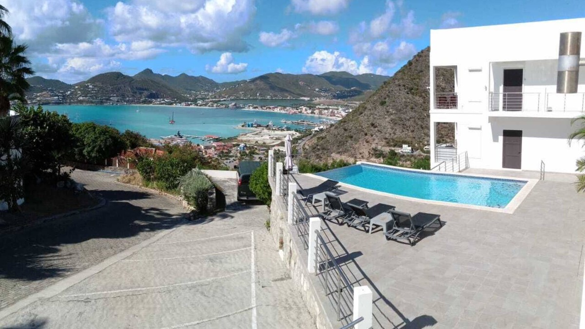 Point Blanche Condo | Spacious Hillside Condo surrounded by the Ocean