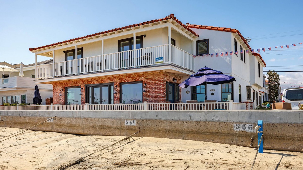 Balboa Island House | Spacious Historic Balboa Beauty