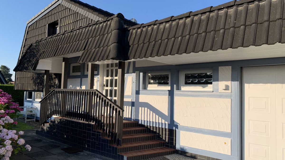 Nordseebad Burhave House | Spacious holiday home, close to the beach, WiFi, pets welcome, quiet residential area