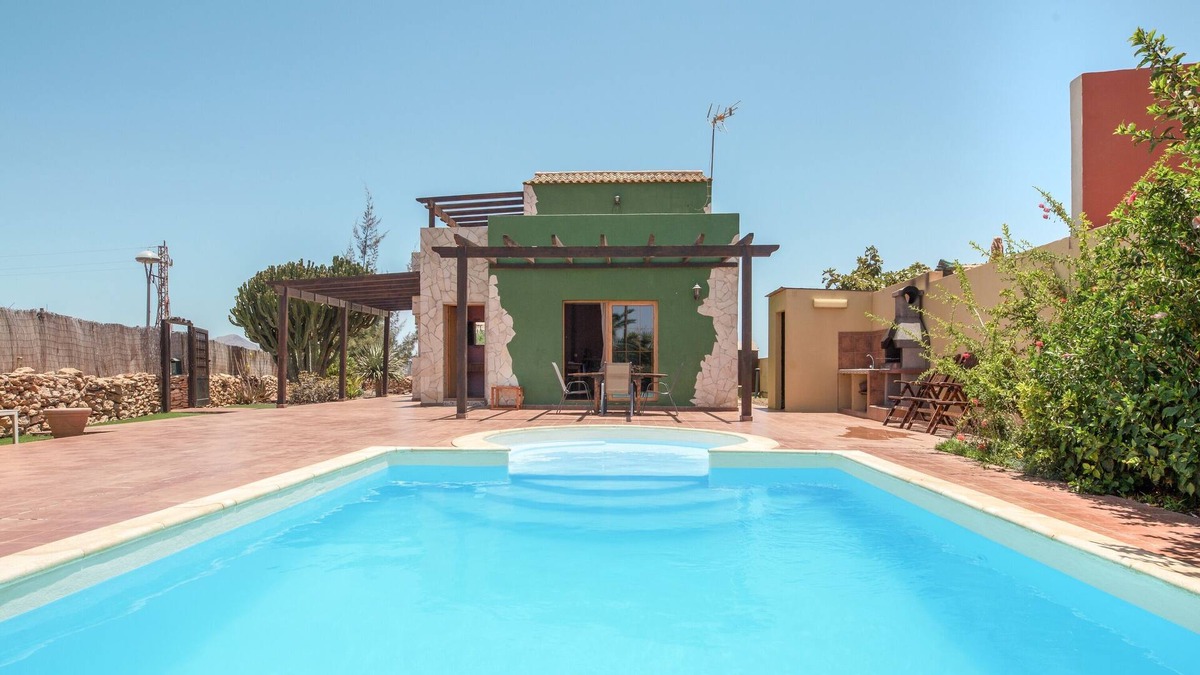 Casillas de Morales House | Spacious Holiday Home “Casa Luis” with Wi-Fi, Pool, Garden
