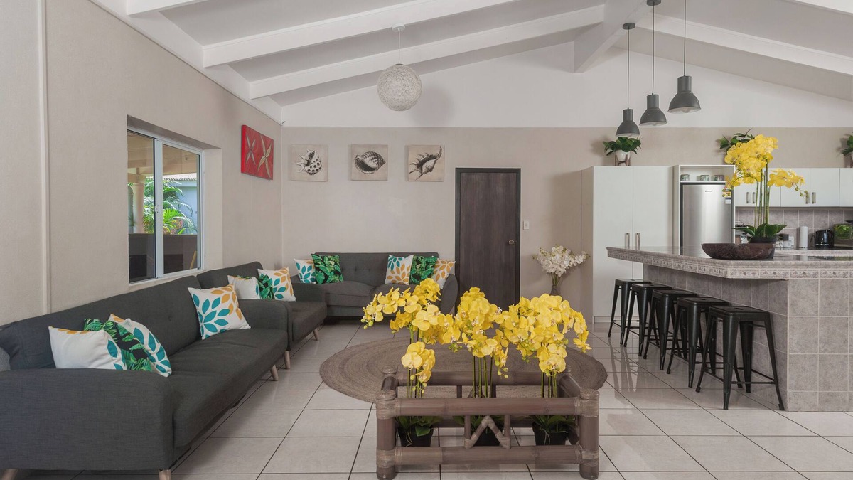 Tapere of Titikaveka House | Spacious holiday home