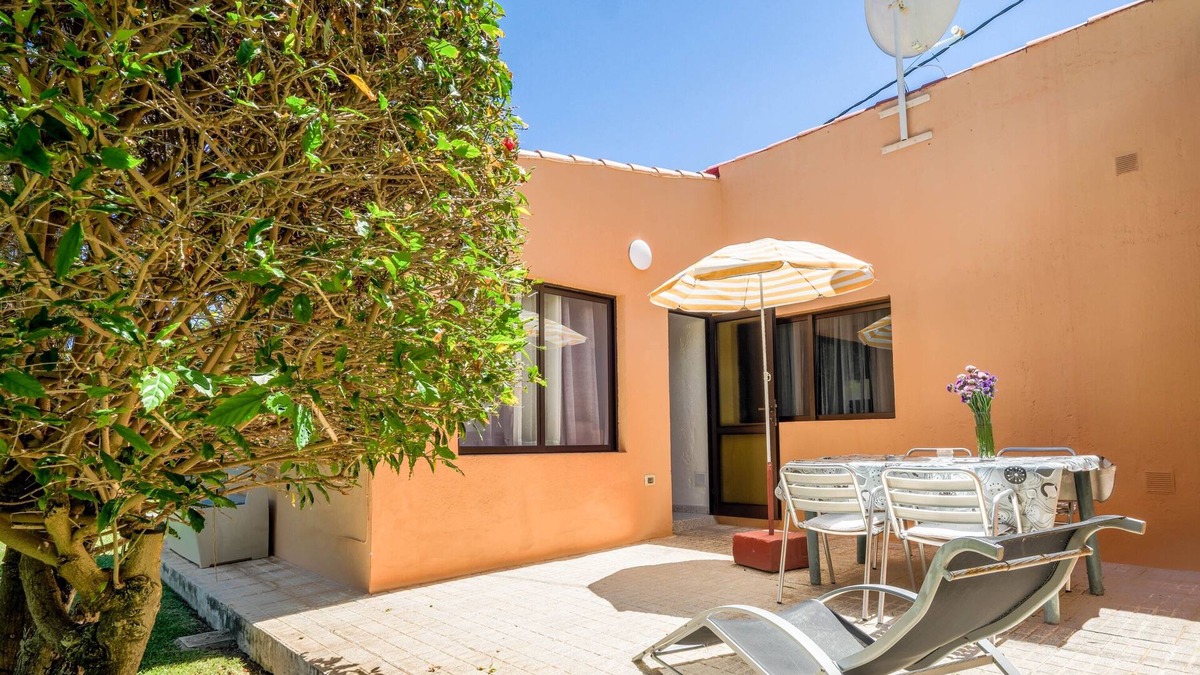 Icod de los Vinos House | Spacious Holiday Apartment El Mango with Mountain View, Wi-Fi, Terrace, Garden, Pool & Whirlpool; Parking Available, Pets Allowed