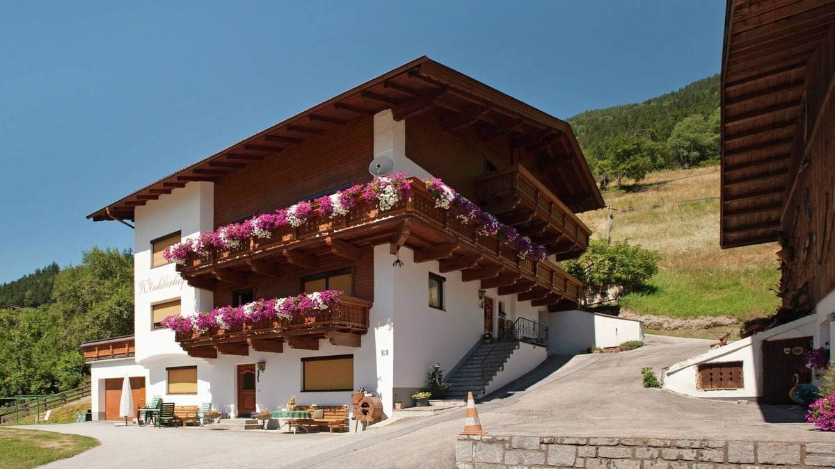 Oetz Apartment | Spacious holiday apartment in the Ötztal with mountain view