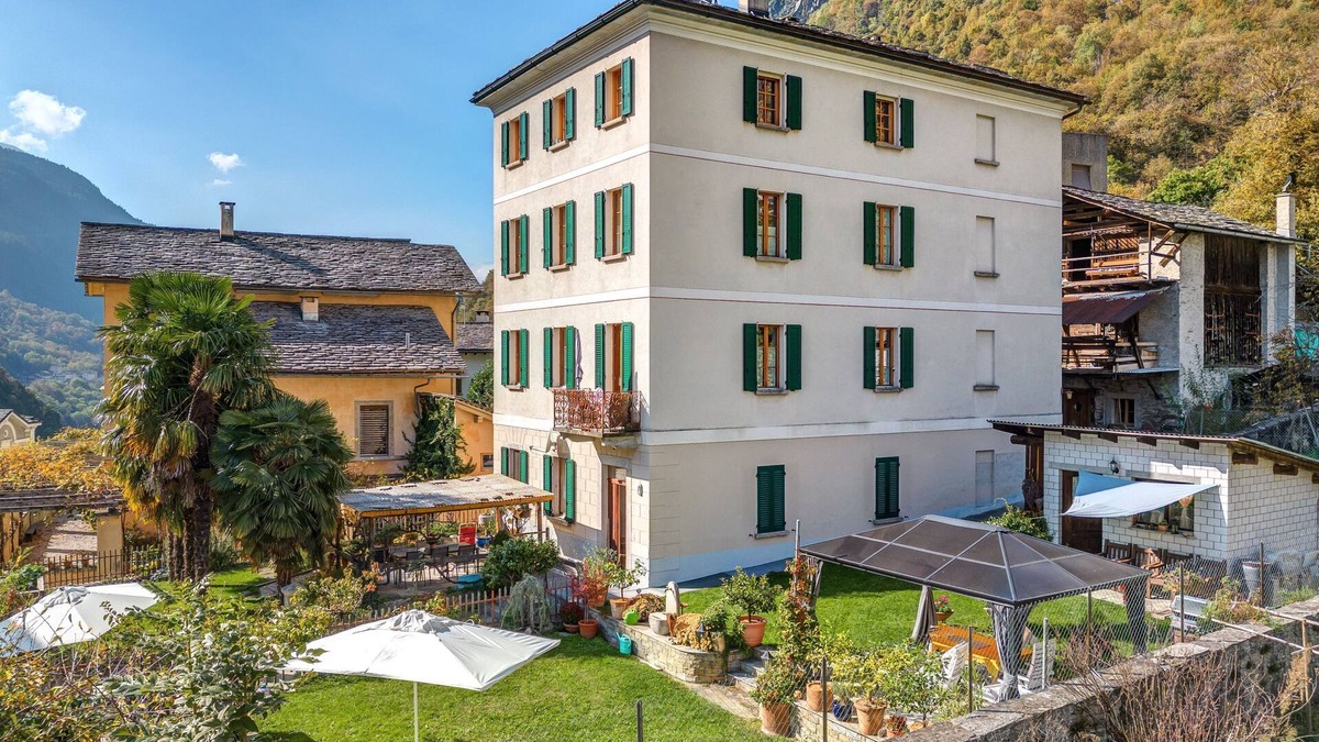 Castasegna Apartment | Spacious holiday flat