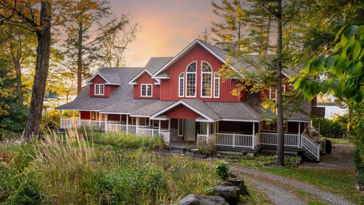 Bracebridge House | Spacious holiday home on Lake Muskoka