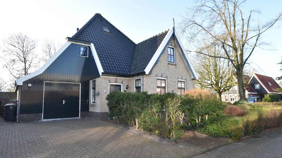 Burgerbrug House | Spacious holiday home close to the sea