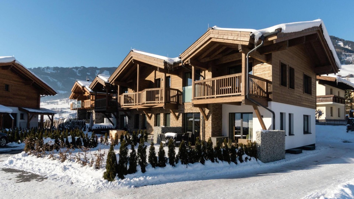 Piesendorf Apartment | Spacious holiday home with balcony and sauna