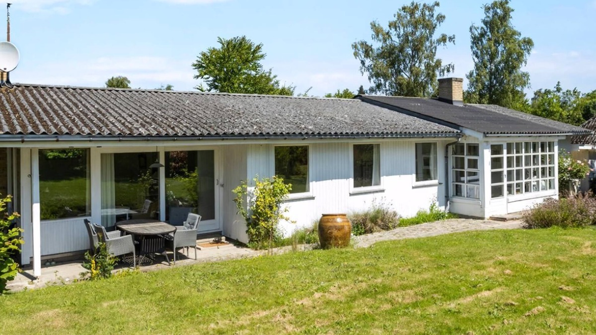 Buresø House | Spacious holiday home with large plot by Buresø