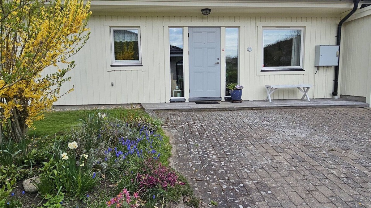 Ellos House | Spacious holiday home in Ellös, 300 m to a beautiful sandy beach | SE09113
