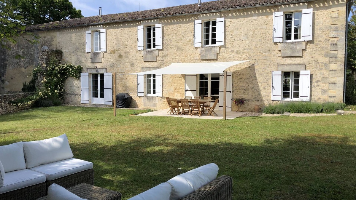 Espiet House | Spacious holiday home with a pool & private garden.