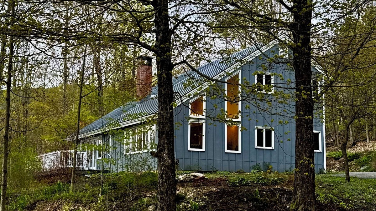 Warren House | Spacious home <1 min from Lincoln Peak! Fits the whole extended family