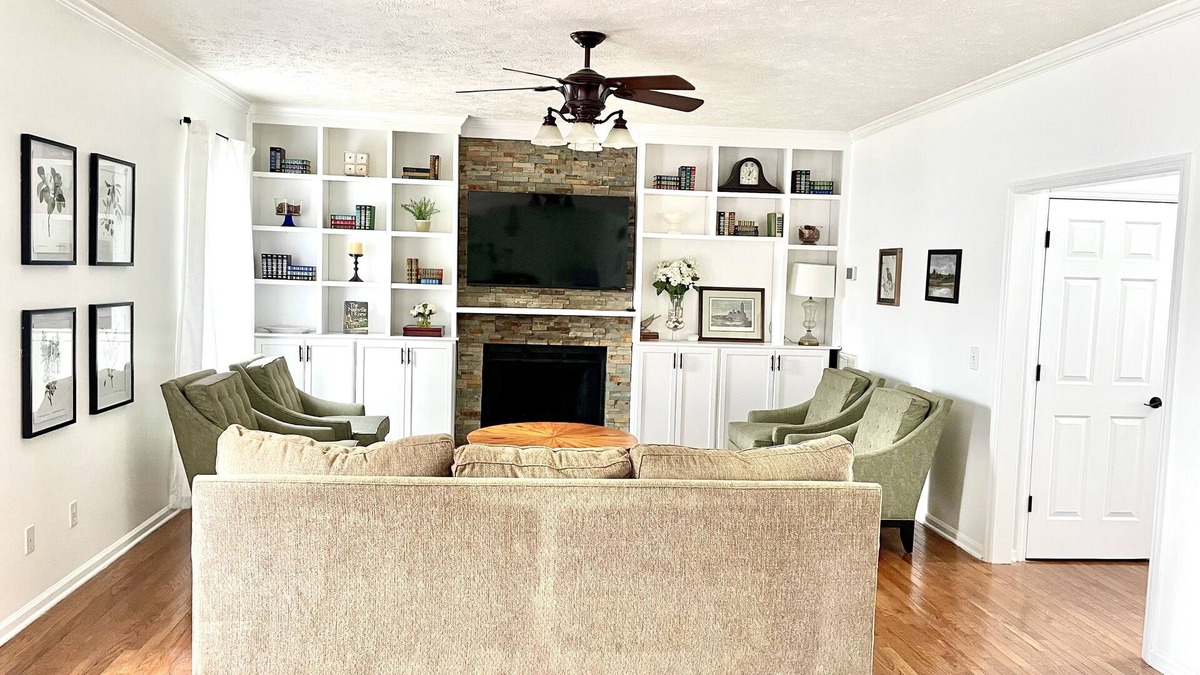 La Vergne House | Spacious Home 18 miles from Nashville