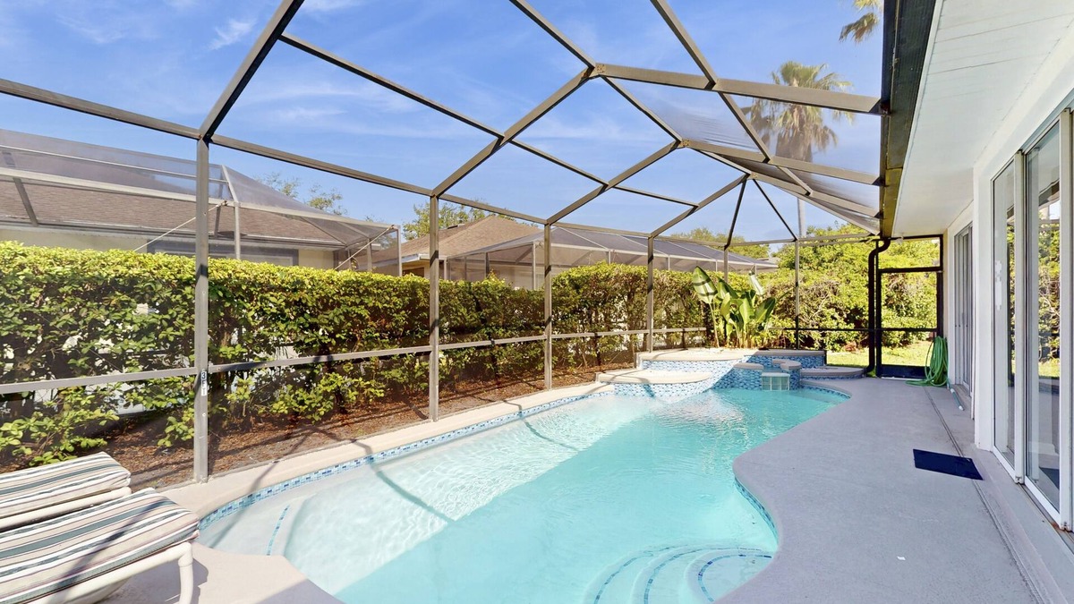 Sunset Lakes House | Spacious home 6 miles from disney, private pool and game room