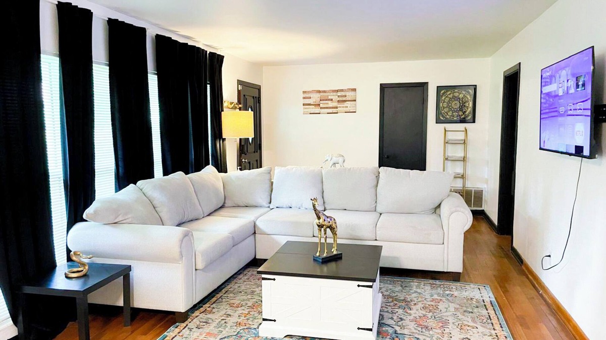 Griffin Heights House | Spacious Home < 6 min to FSU Stadium and < 13 min to FAMU Campus