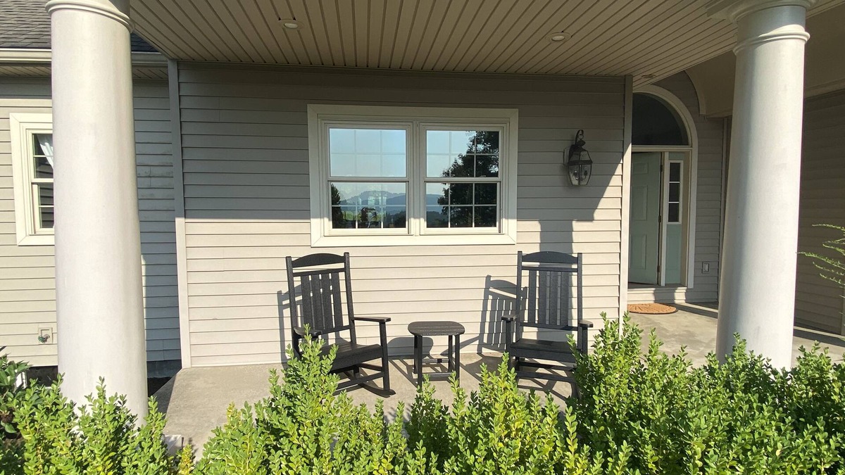 Russell House | Spacious home a short walk from our Restaurant & Golf Course. Beautiful views!