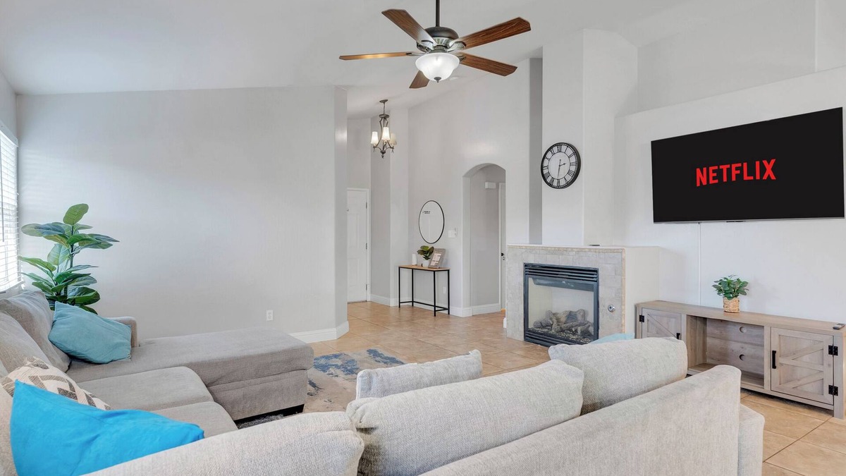 Greenacres House | Spacious Home-BBQ,Ev,Comfy BEDS,Near Shops.