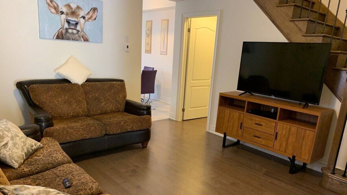 York Regional Municipality House | Spacious Home In Great Area Near Hwy 404
