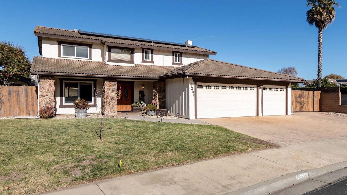 Santa Maria House | Spacious home for friends & family perfectly located. Pet friendly! EV Charger!