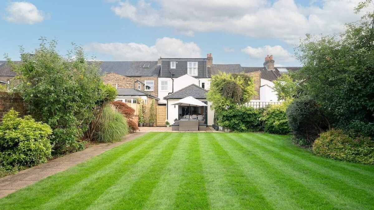 Windsor House | Spacious Home in Central Windsor with Large Garden