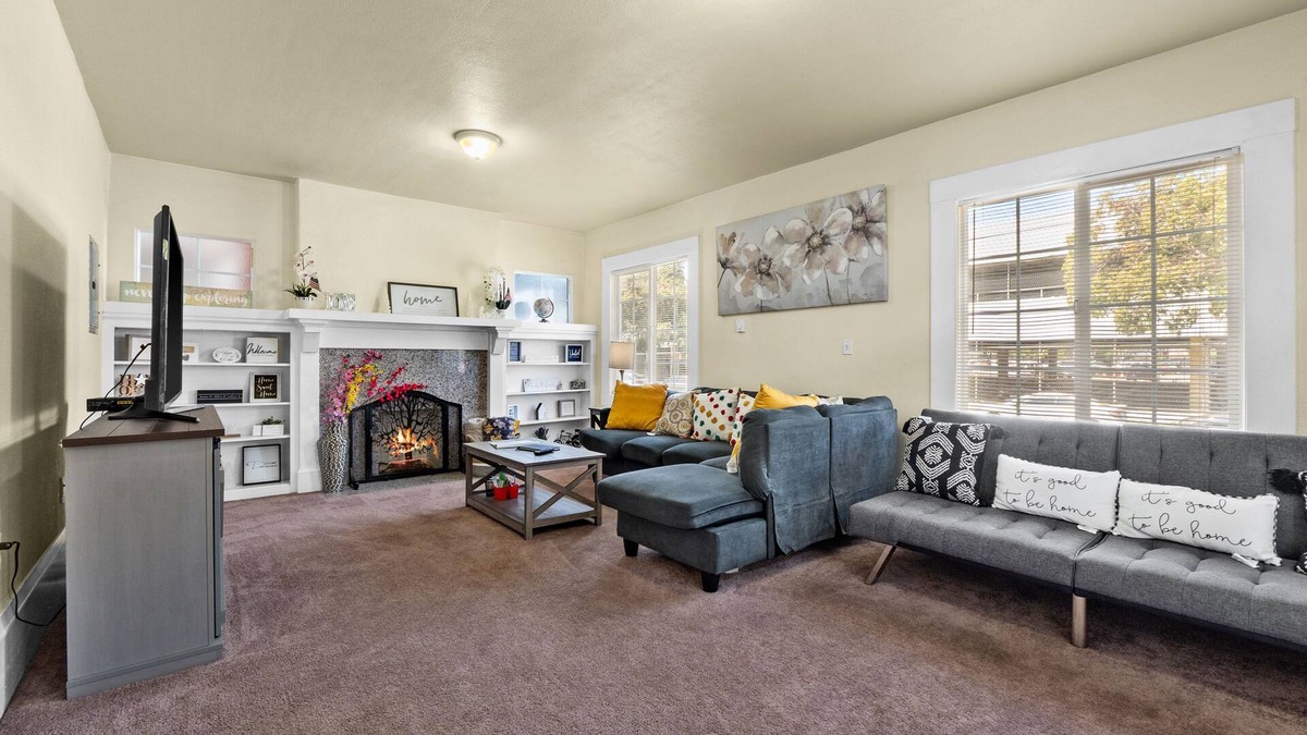 Oakland House | Spacious Home in the heart of the Bay