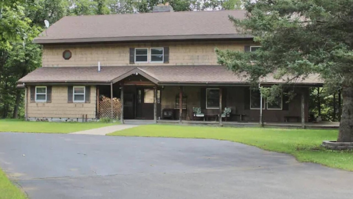 Keene House | Spacious home in the Heart of 46 High Peaks on The AuSable River - 8-12 Guests