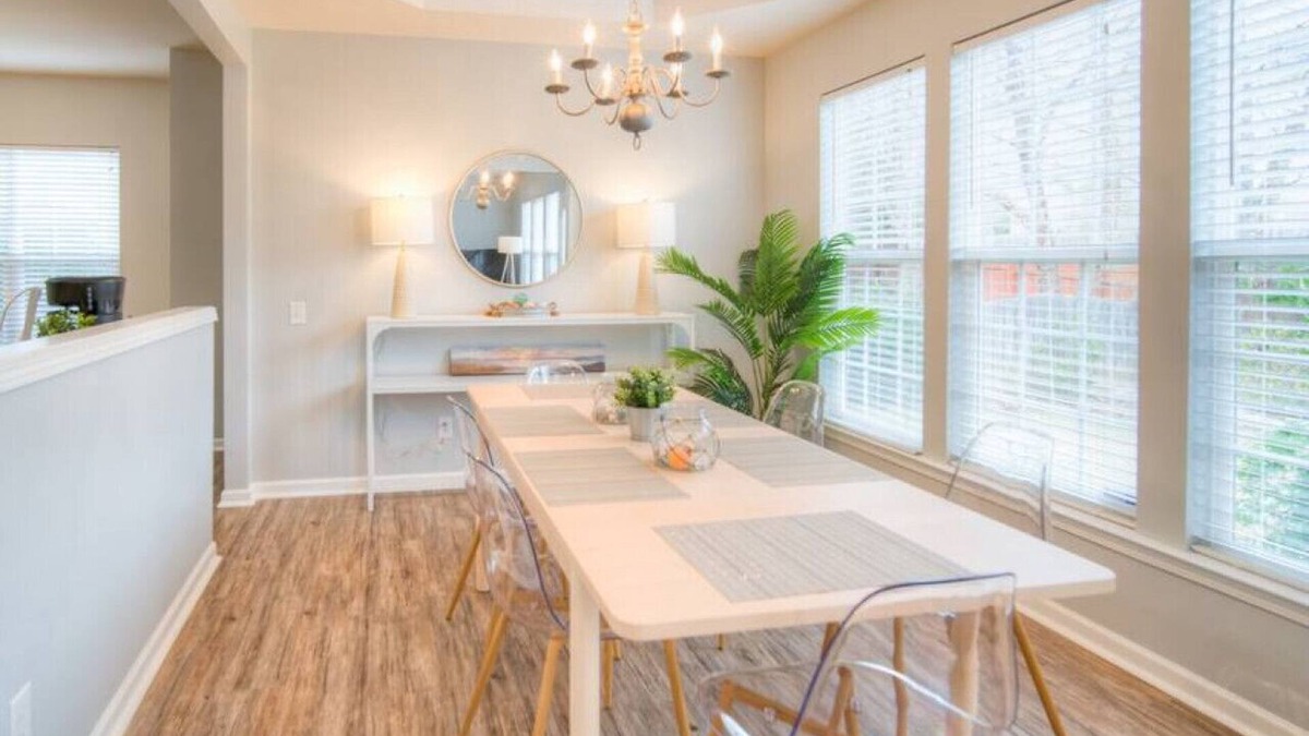 Charlotte House | Spacious home in UNC area with dedicated office near Starbucks