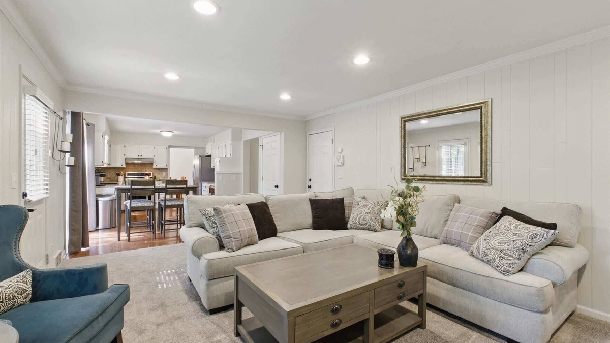 Overland Park House | Spacious Home in OP|Fenced Yard|King Beds+GameRoom