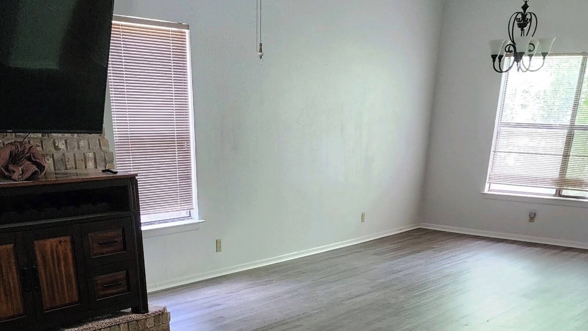 Universal City House | Spacious home in great neighborhood