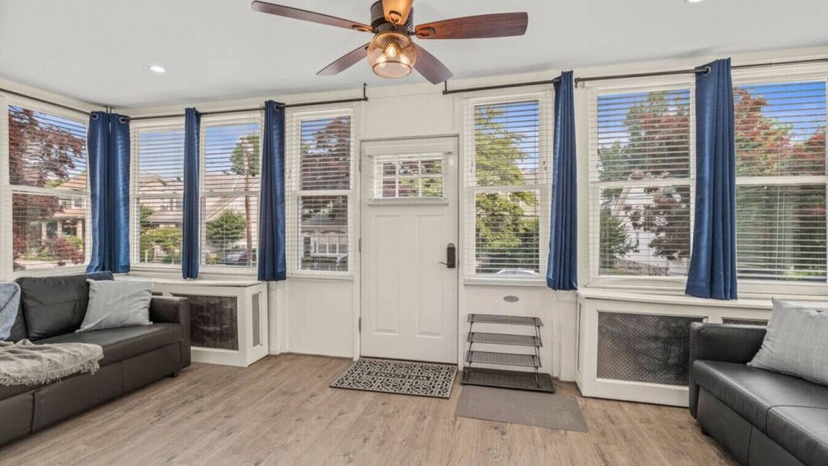 Narberth House | Spacious Home: King Beds Gym Deck Games Parking AC