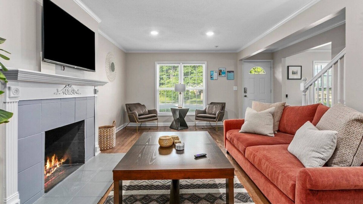 Rockhill Manor House | Spacious Home|Mins to Attractions|5BR+King Beds