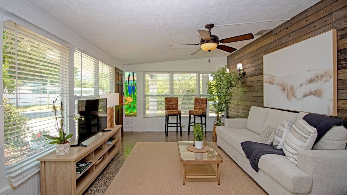 Azalea Homes House | Spacious Home Near Beaches & Azalea Park