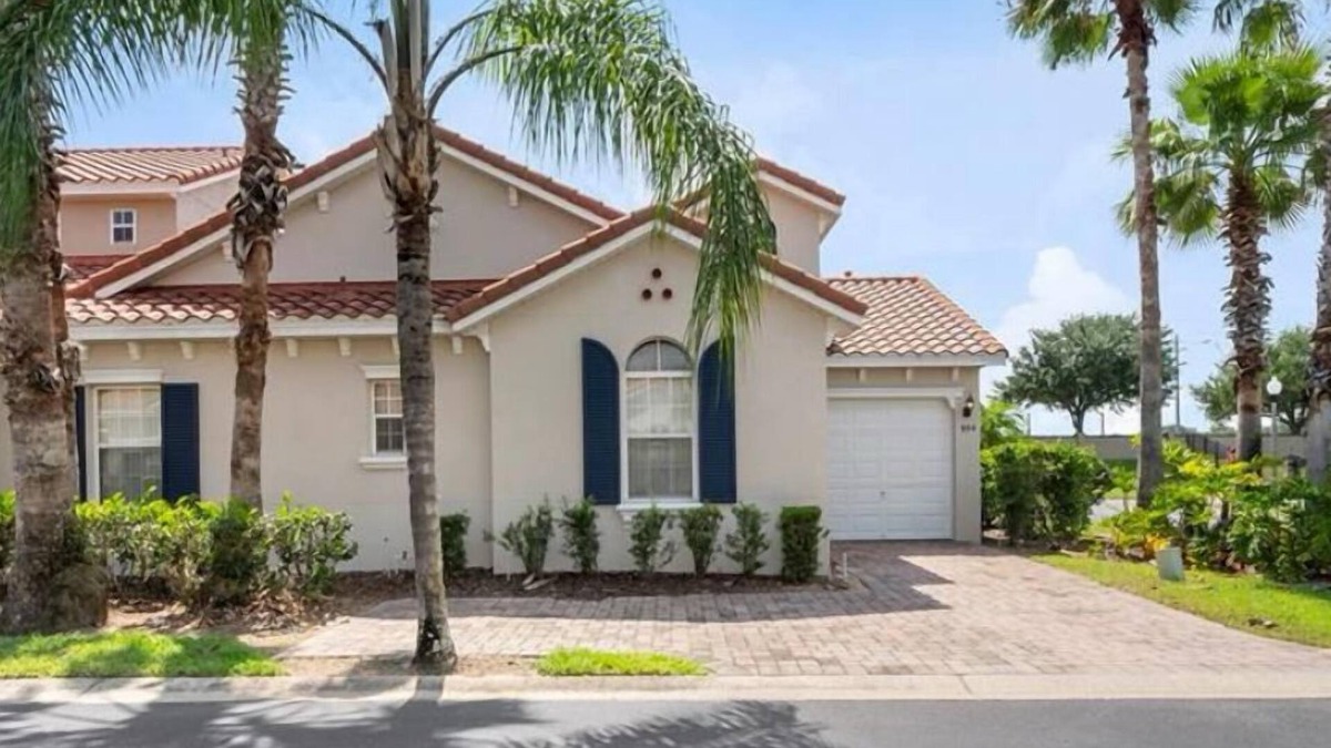 Tuscan Hills House | Spacious home near Disney!