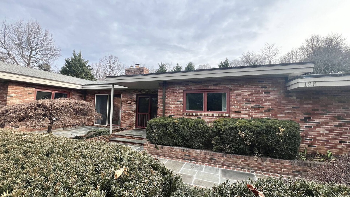 Winchester House | Spacious home, near medical center, Winchester