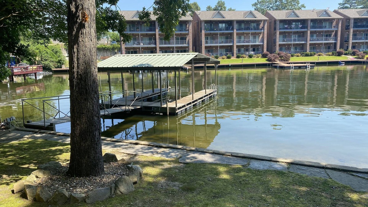 Lakeland House | Spacious Home on Lake Hamilton with Covered Boatdock/3 Kayaks