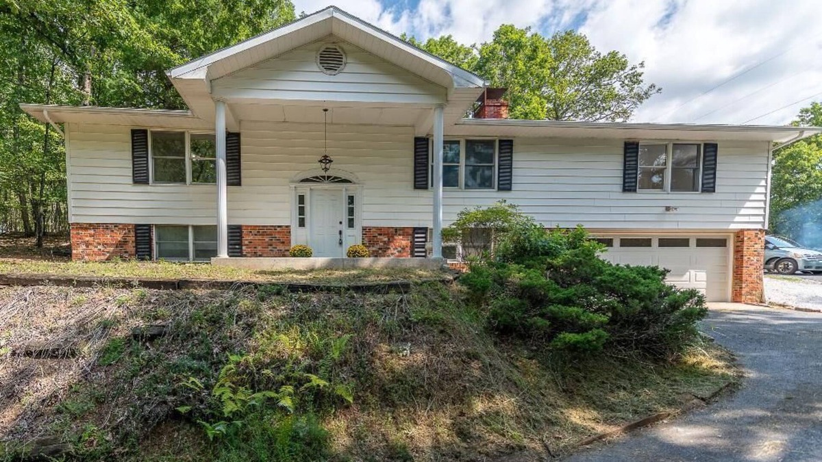 Berkeley Springs House | Spacious home with privacy minutes from downtown Berkeley Springs with a firepit