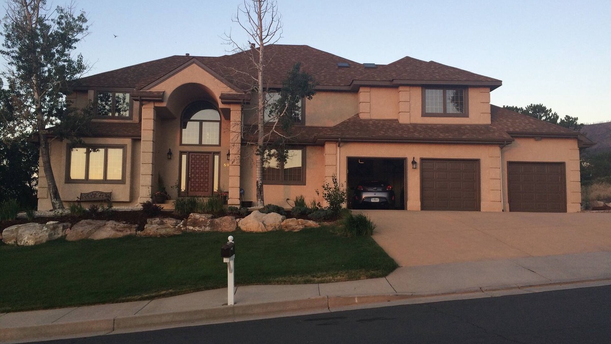 Mountain Shadows House | Spacious Home | 3 King Beds | A/C | Views | Gym