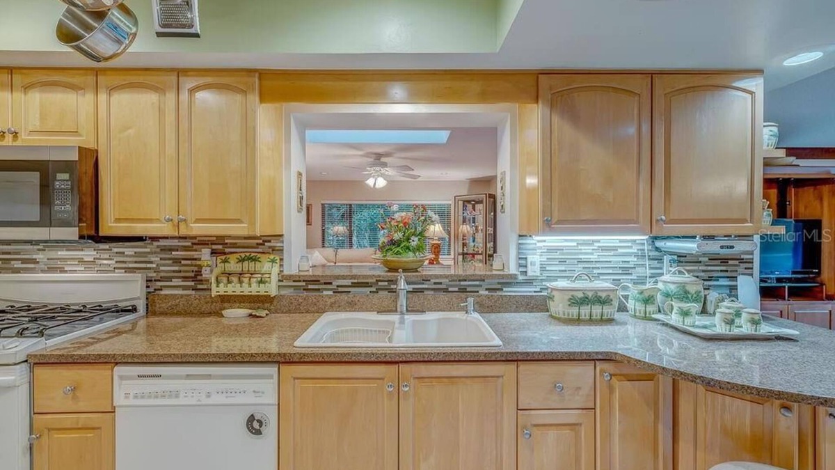 St Andrews House | Spacious Home in Sugarmill Golf Country Club w 2 car Garage
