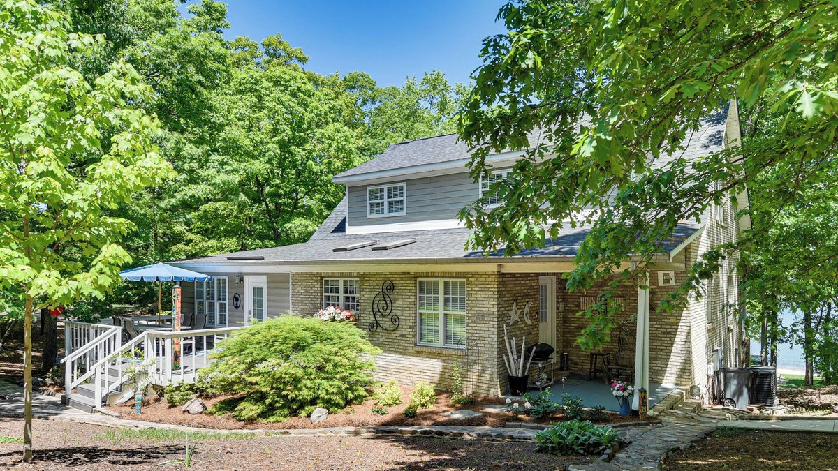 York House | Spacious Home w/Deck on Shores of Lake Wylie