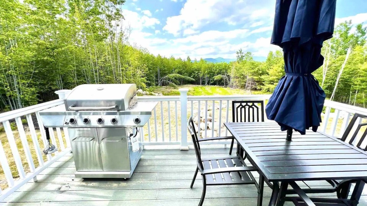 Center Conway Villa | Spacious Home w/ Firepit & Mountain Views
