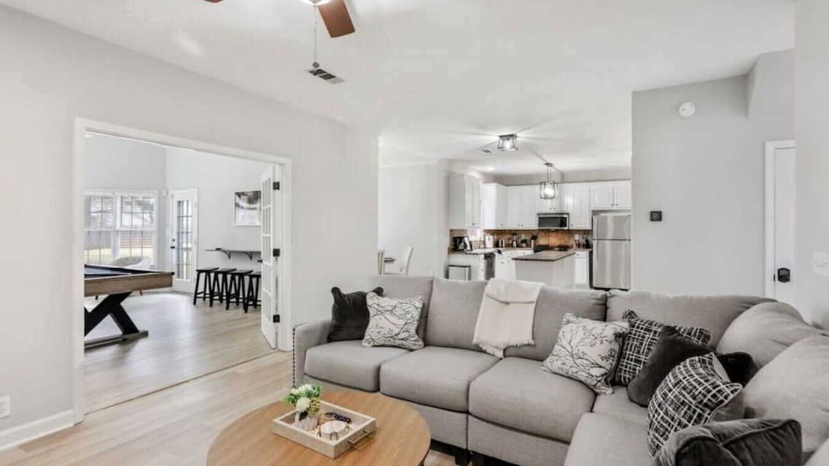Mableton House | Spacious Home w/Pool Table Near ATL & The Battery