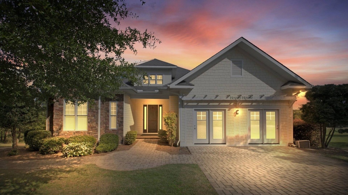 Carthage House | Spacious Home with 4 Master Suites in Quiet Community by RedAwning