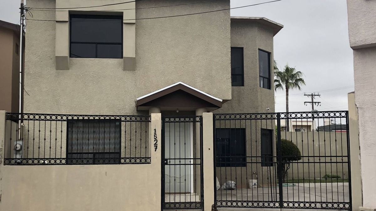 Rosarito House | Spacious Home with AC - 5 Minutes from Downtown