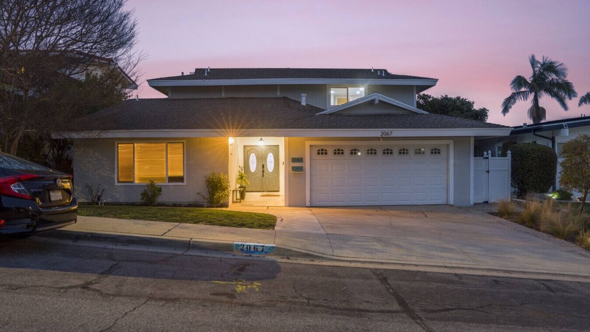 Lomita House | Spacious Home with Amazing Skyline & Mountain Views