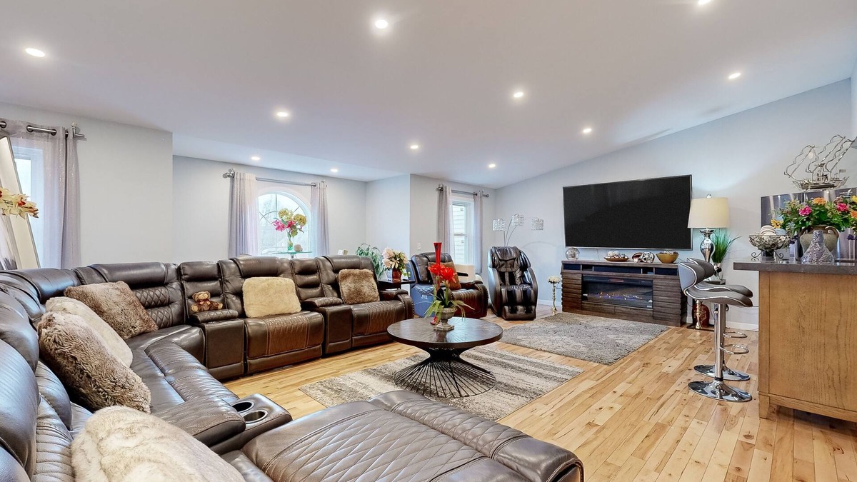 Westbrook House | Spacious home with large yard, great for groups, close to Portland & beaches