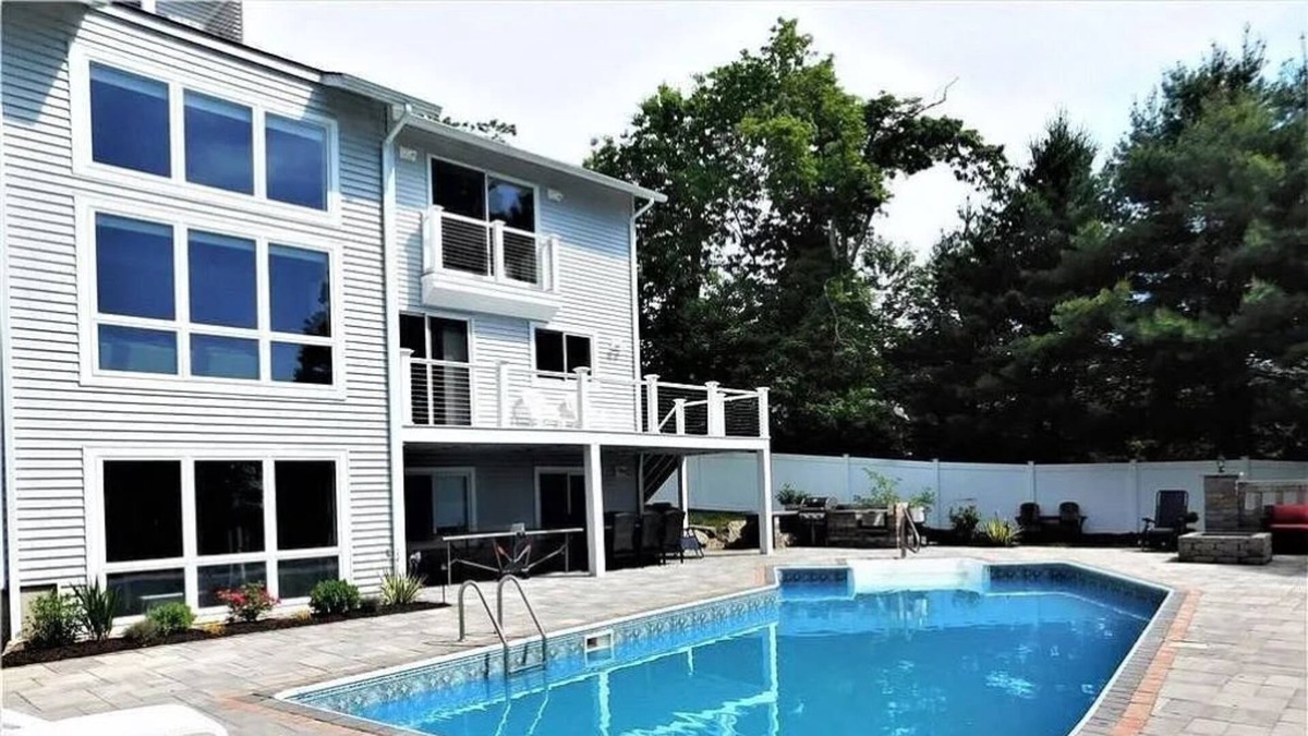 Haversham House | Spacious home with Pool & Hot Tub- Close to beaches