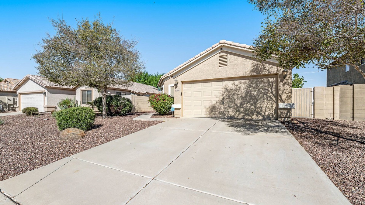 Rancho Mirage House | Spacious home with private heated pool with waterfall, putting green & firepit