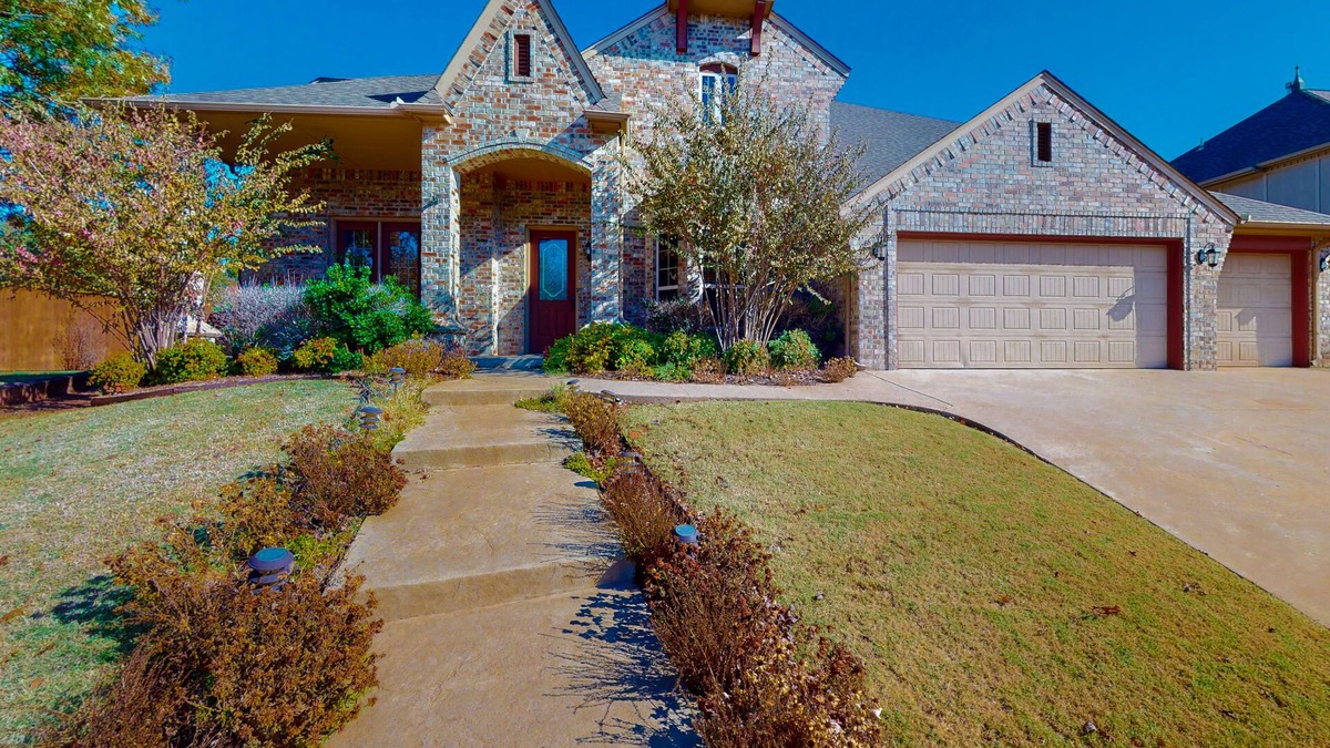 Edmond House | Spacious Home with Private Pool- Home Office & Gym