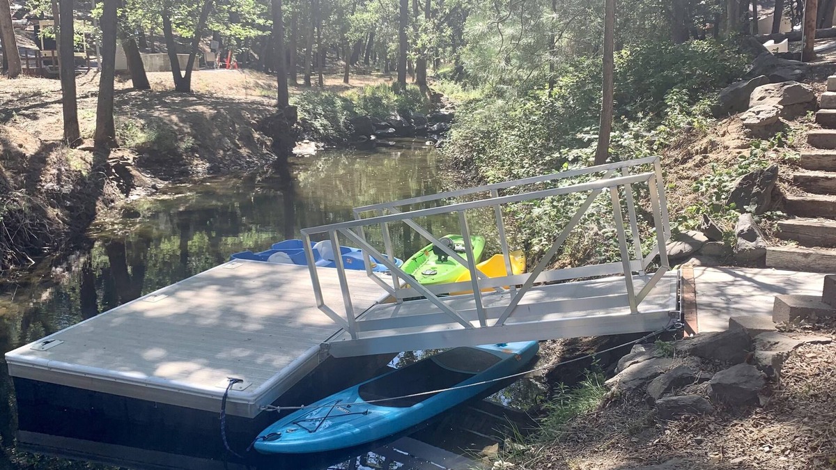 Groveland House | Spacious home with seasonal lake access. Pet friendly!