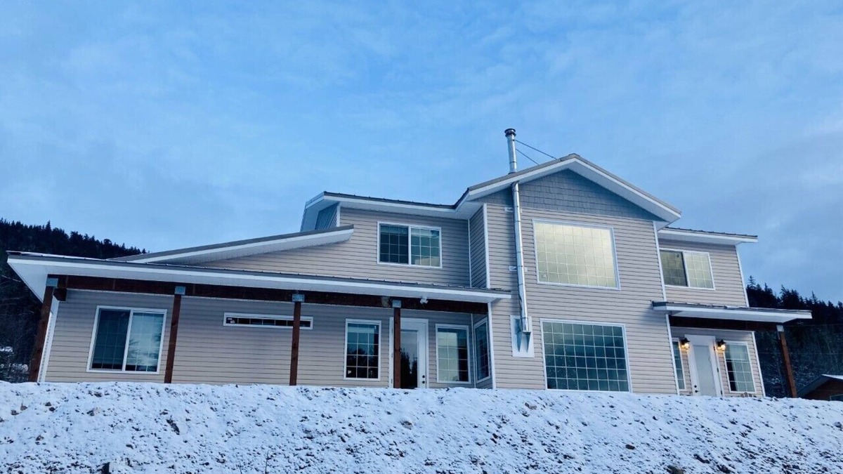Hoonah House | Spacious Hoonah House