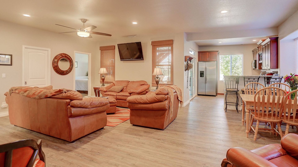 Cumbre Vista House | Spacious, Hot Tub, Sauna, Workout Rm, AFA, Schriever, Carson, Olympic Training